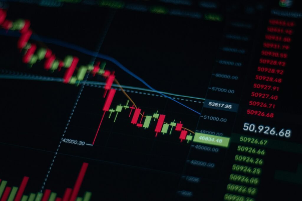 Weekend Trading: Managing Swap, Gap, and Rule Risks